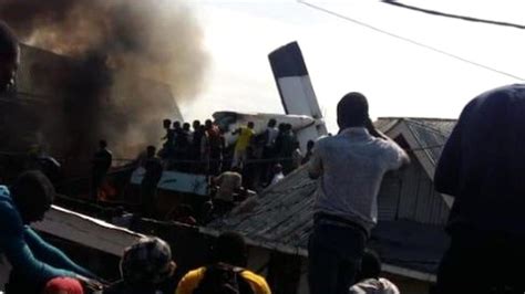 D­e­m­o­k­r­a­t­i­k­ ­K­o­n­g­o­­d­a­ ­y­o­l­c­u­ ­u­ç­a­ğ­ı­ ­e­v­l­e­r­i­n­ ­ü­z­e­r­i­n­e­ ­d­ü­ş­t­ü­ ­-­ ­D­ü­n­y­a­ ­H­a­b­e­r­l­e­r­i­